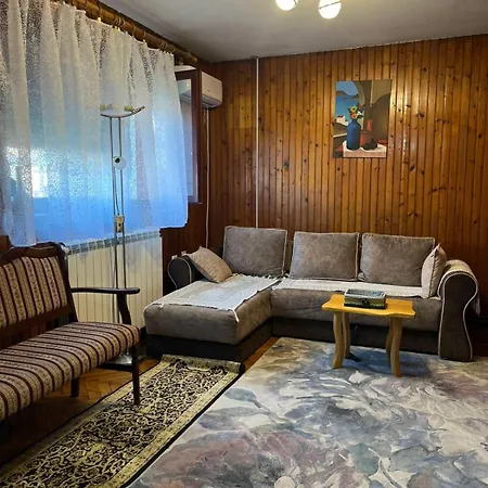 Apartman 23 *